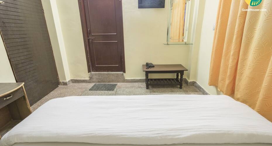 Well-appointed room for 3, in the outskirts of town, Jaipur 4