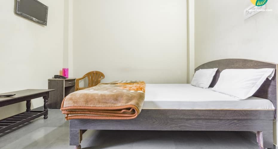 Well-appointed room for 3, in the outskirts of town, Jaipur 5