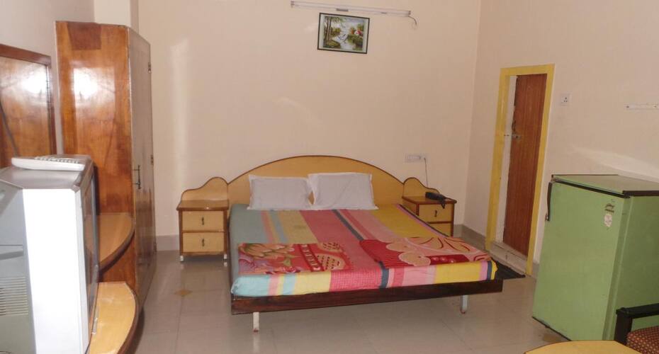 Sri Shanthi Nivas Lodge, Kakinada 1