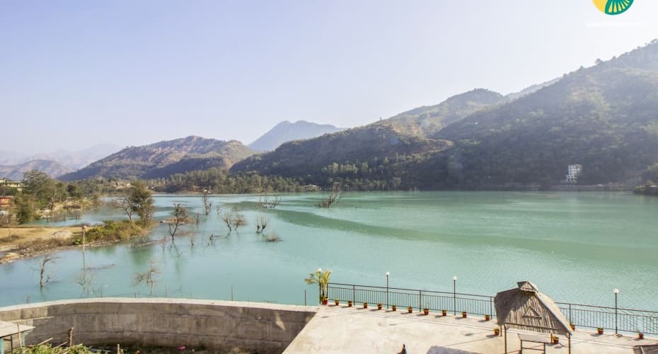 Well-furnished stay with a pool and spa, close to Shiva Cave, Shimla 1