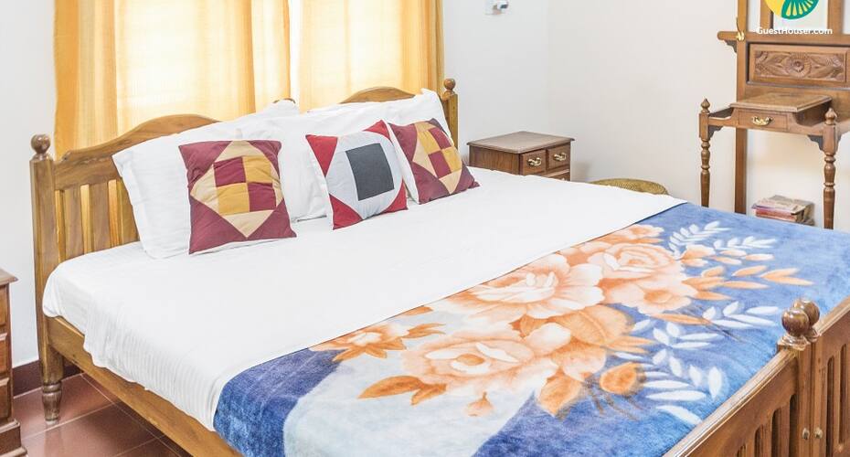 Cheerful 2-BR stay, 1 km from Madikeri Fort, Madikeri 5