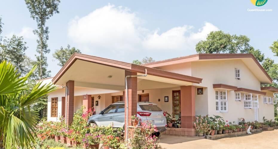 Cheerful 2-BR stay, 1 km from Madikeri Fort, Madikeri 1