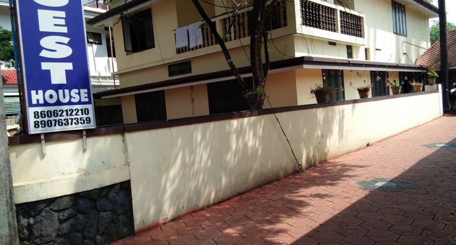 Anjutty Guest House, Guruvayoor 1