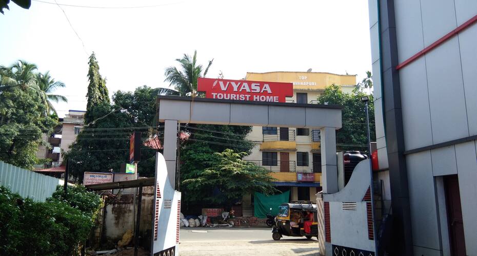Vyasa Tourist Home, Guruvayoor 1