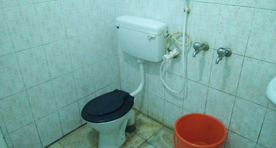 Palazhi Inn, Guruvayoor 3
