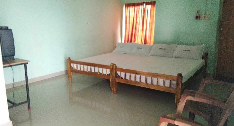 Palazhi Inn, Guruvayoor 1