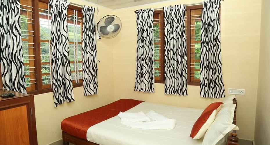 Emmanuval Cottage, Munnar 3