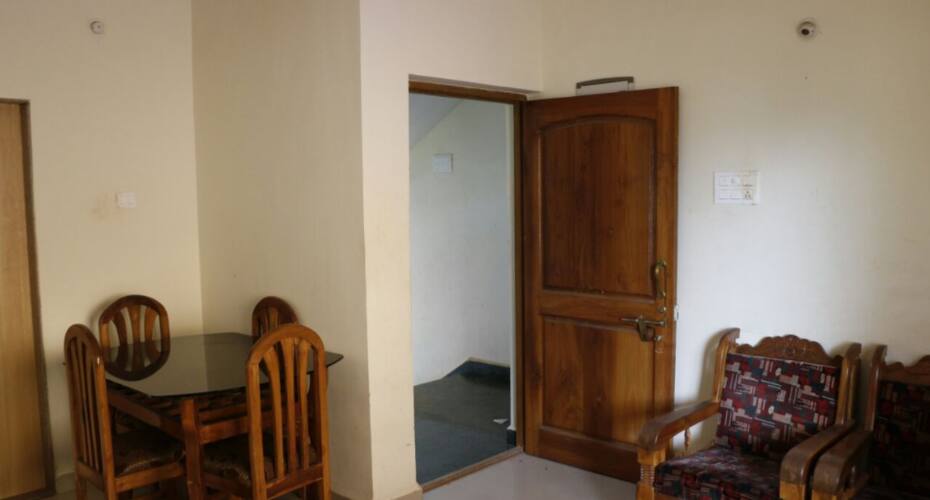 Cosy and comfortable apartment next to pool, Goa 2