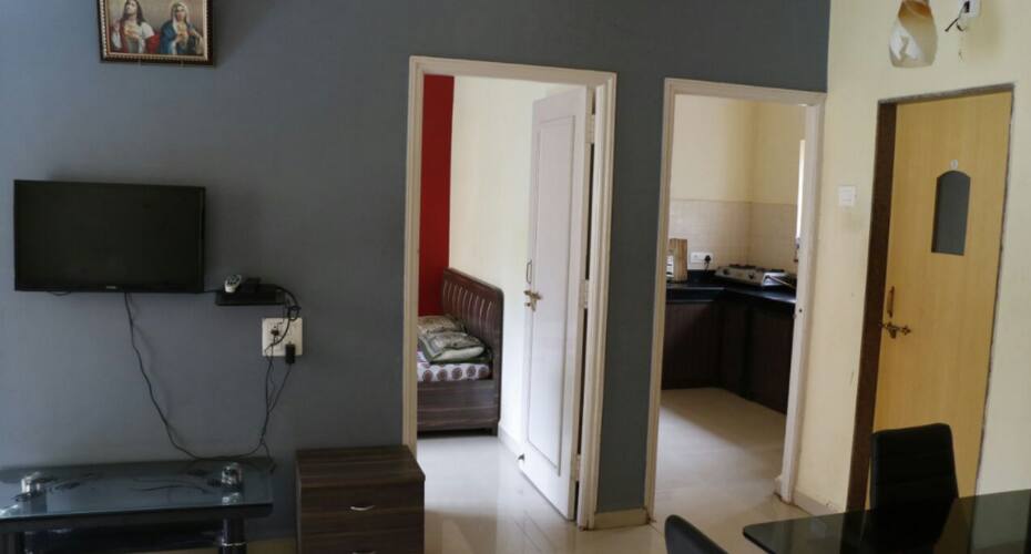 Cosy and comfortable apartment next to pool, Goa 5