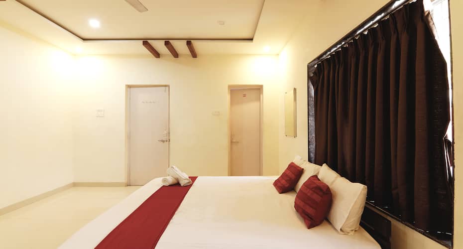 Well Furnished 4 Bedroom Villa With Private Pool And Lawn., Lonavala 3