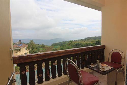 Deluxe Room accommodation, Mahabaleshwar 4