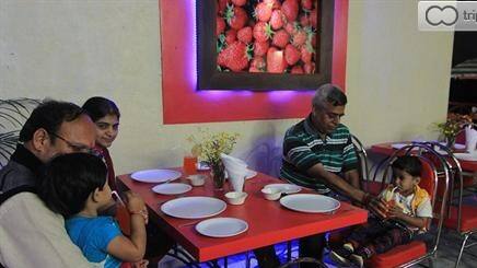 Deluxe Room accommodation, Mahabaleshwar 5