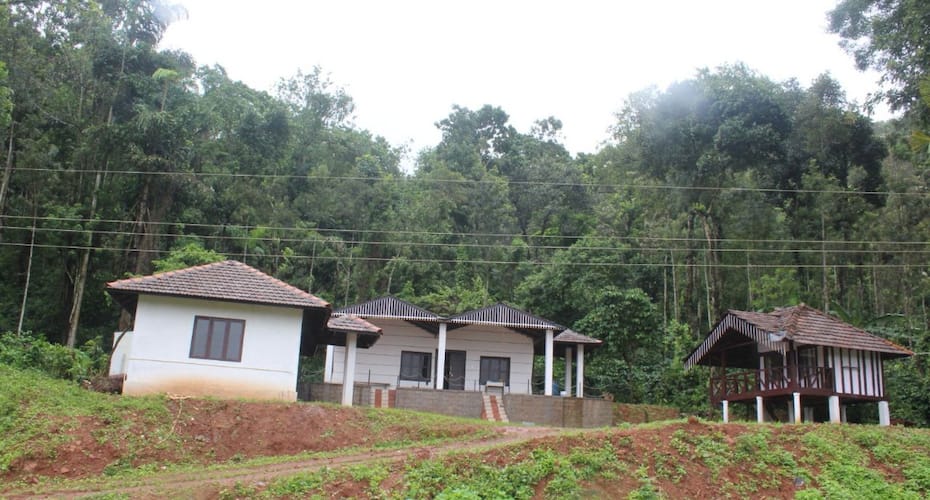 Wooden Cottage stay in Chikmangalru, Chikmaglur 2
