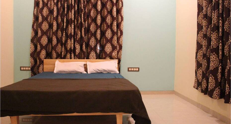 4bhk bungalow on rent with free wifi and private pool in lonavala, Lonavala 4
