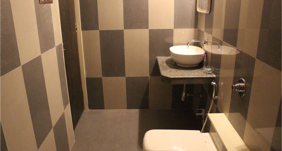 4bhk bungalow on rent with free wifi and private pool in lonavala, Lonavala 5
