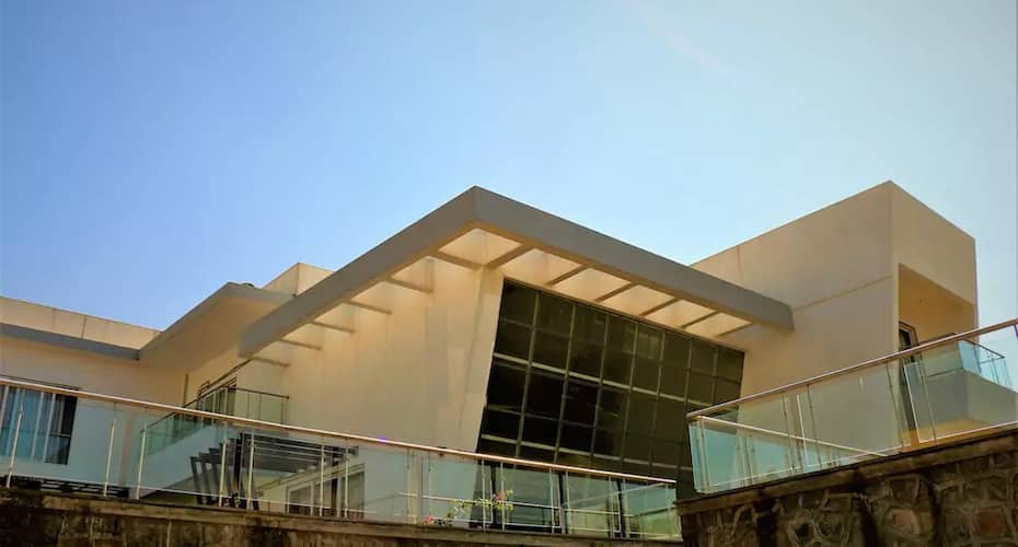 Spacious 4 Bedroom Villa With A Swimming Pool And Garden, Lonavala 2