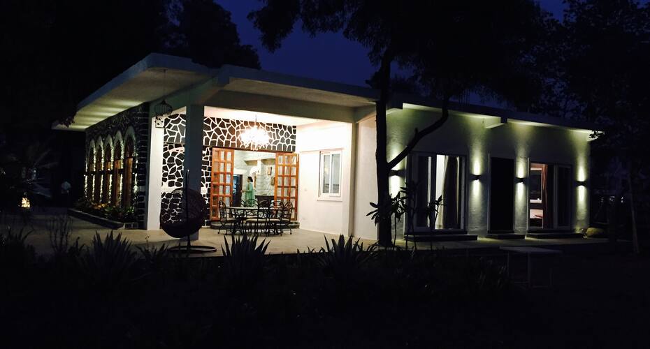 Luxurious Vintage Villa with Swimming pool., Lonavala 1