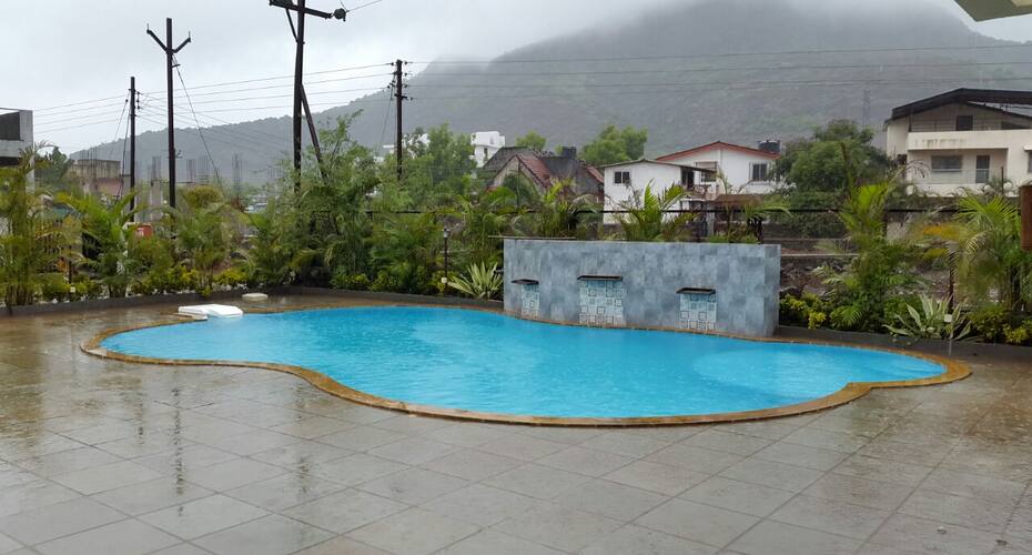 Luxurious Vintage Villa with Swimming pool., Lonavala 3