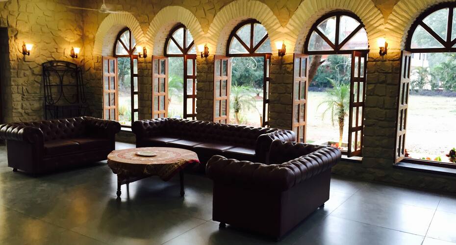 Luxurious Vintage Villa with Swimming pool., Lonavala 4