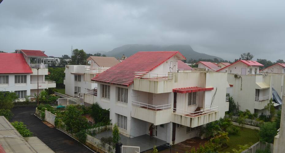 4 Bedroom Luxurious Family Villa with Jacuzzi, Lonavala 1