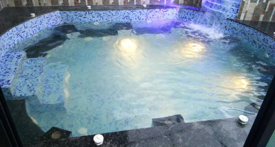4 Bedroom Luxurious Family Villa with Jacuzzi, Lonavala 5