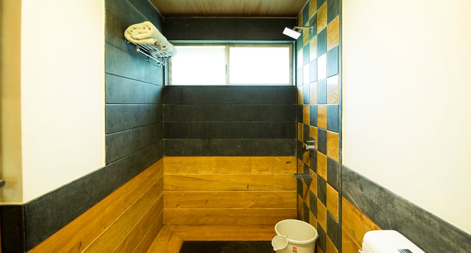 This is a 4BHK Villa Located in Mahabaleshwar, Mahabaleshwar 5