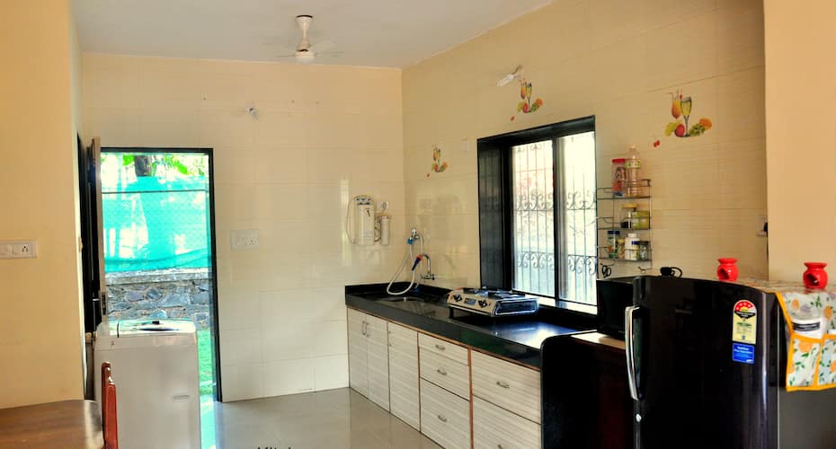 Lonavala - Cozy 2 Bedroom Bungalow with a Hill View & Terrace Sit Out, Lonavala 2