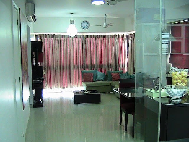 Super luxury apartment with 2 swimming pools - resort living, Mumbai 1