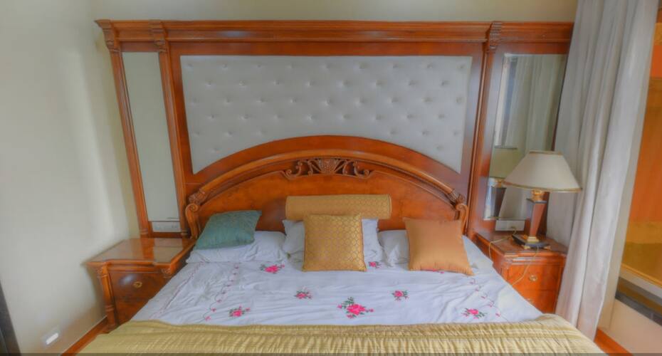Lavished Villa with Sundeck & Private Pool, Mumbai 3