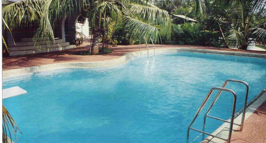 Gorgeous Bungalow with private swimming pool, Mumbai 2