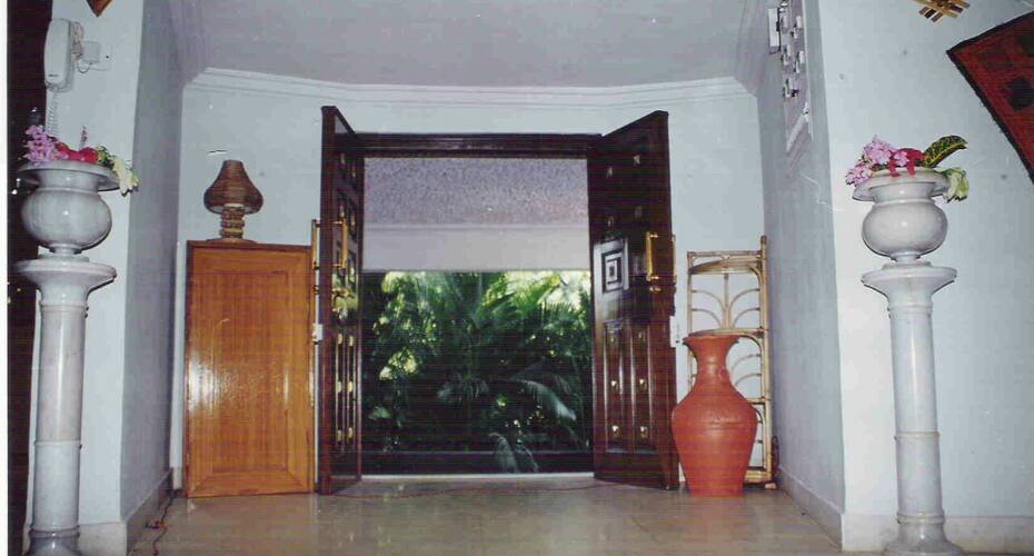 Gorgeous Bungalow with private swimming pool, Mumbai 3