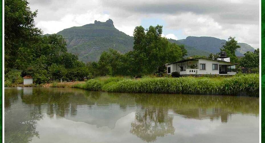 Farm House with private lake, Karjat 2