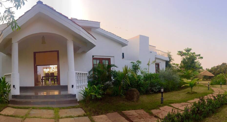 Luxury Villa with Pool in Alibaug, Alibaug 4