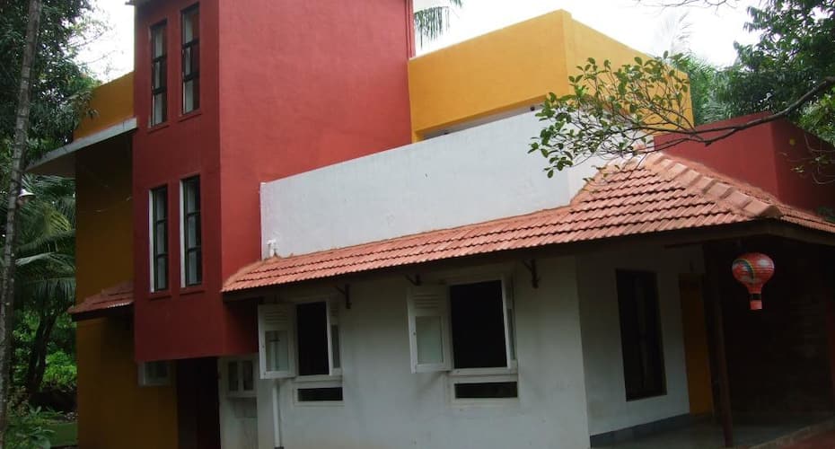 Deluxe A.C Room stay in a bungalow suitable for couples, Alibaug 1