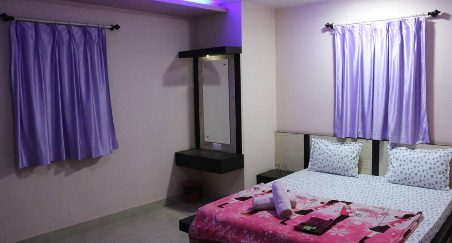 Deluxe Room stay in a luxury resort, Panchgani 5