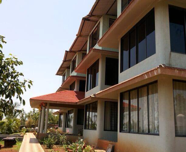 A/C Deluxe Room accommodation, Panchgani 2