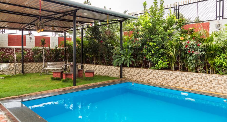 6 BHK spacious villa with a balcony in the scenic valley, Panchgani 2