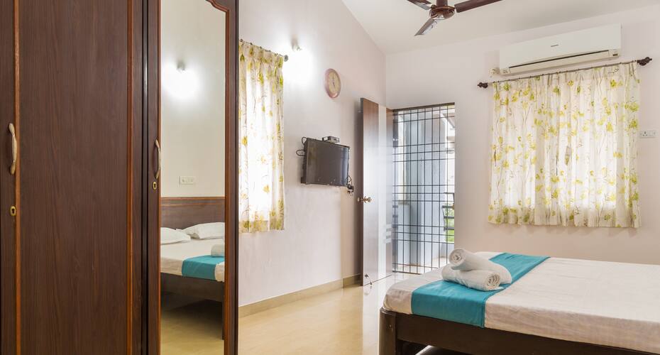 6 BHK spacious villa with a balcony in the scenic valley, Panchgani 5