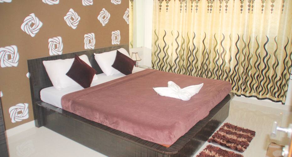 Serviced Apartment with Free Breakfast and Dinner, Mumbai 3