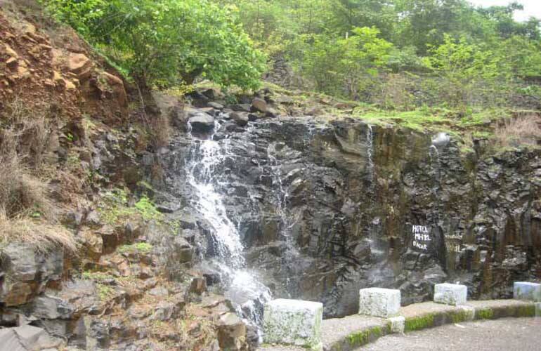 Double Bed Back Side NON A/C Room stay, Raigad 3