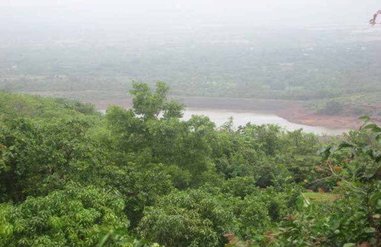 Double Bed Back Side NON A/C Room stay, Raigad 4