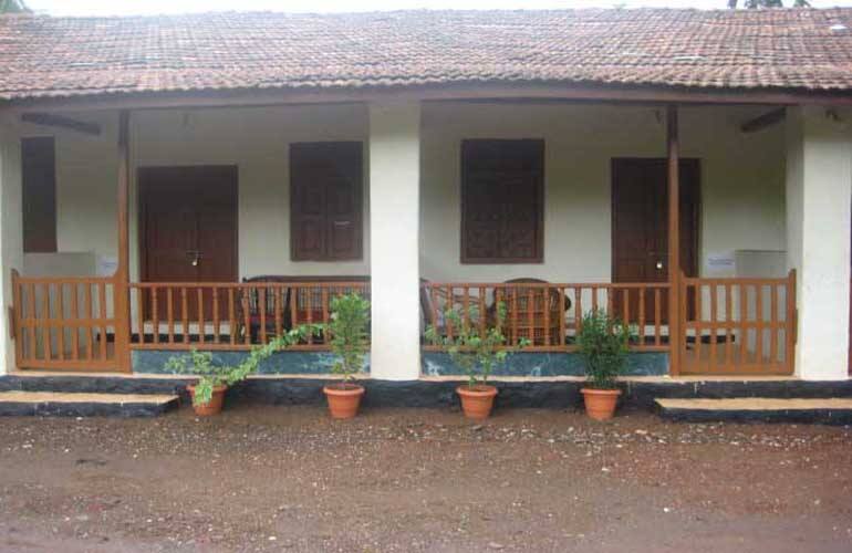 Double Bed Back Side NON A/C Room stay, Raigad 2