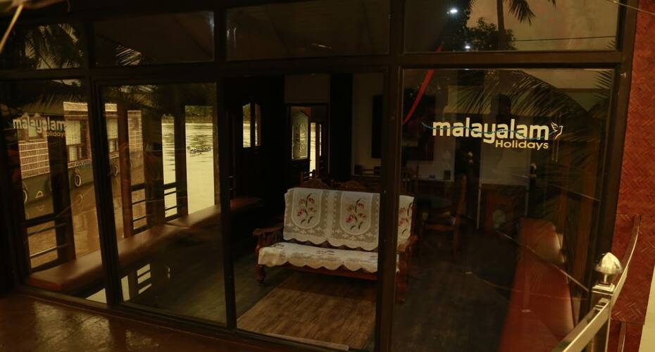 MALAYALAM houseboat, Alleppey 3