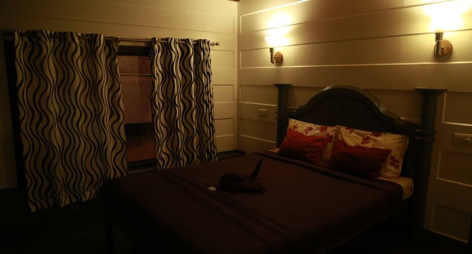 MALAYALAM houseboat, Alleppey 5
