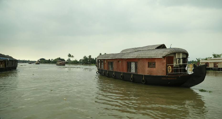 MALAYALAM houseboat, Alleppey 1