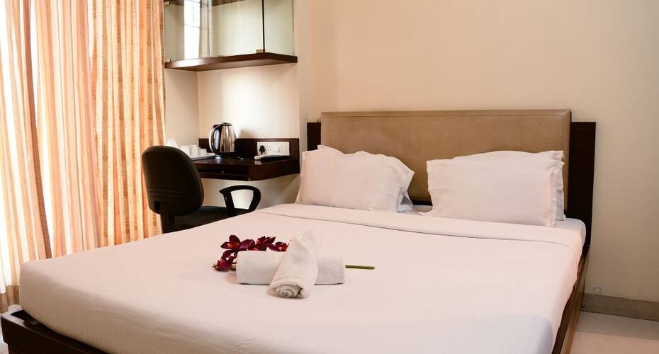 Seven Service Apartment, Mumbai 4