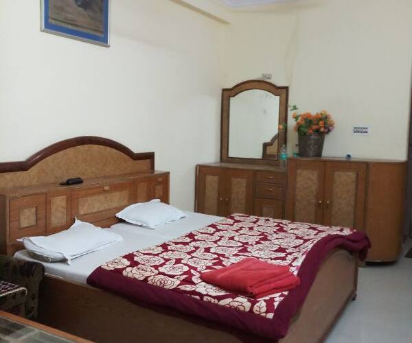 Hotel Urvashi, Srinagar Uk 2