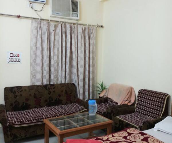 Hotel Urvashi, Srinagar Uk 3