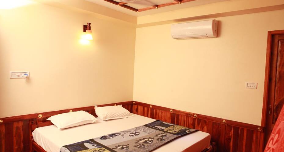 Rajadhani holidays houseboat 3, Kottayam 5