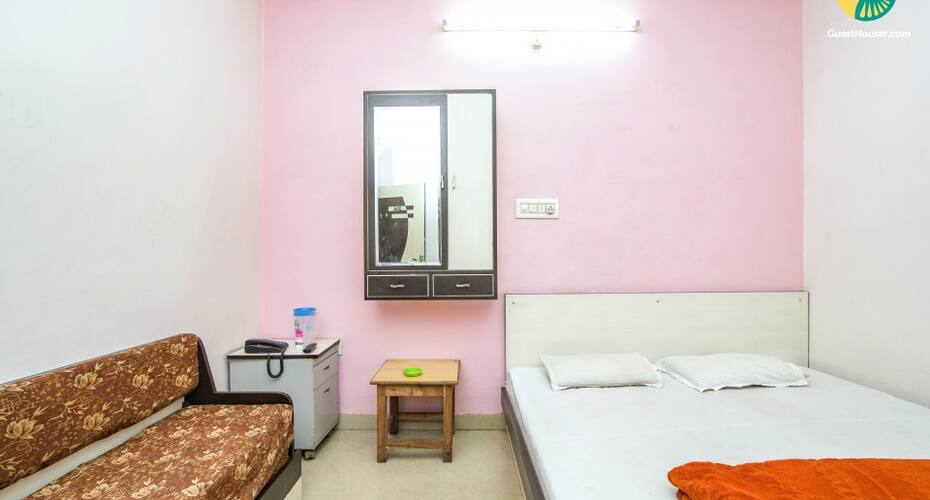 Cosy room for a reposeful stay, Jaipur 5